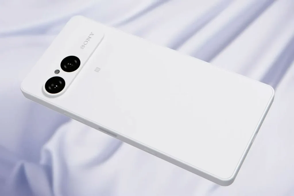 Mặt lưng liền mạch với cụm Camera
