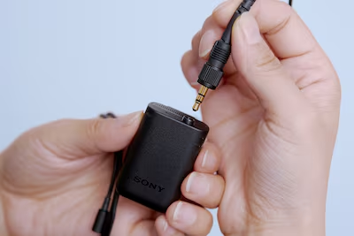 Hỗ trợ kết nối micro gắn ngoài